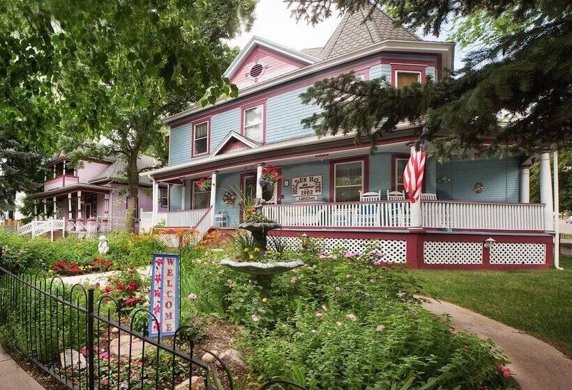 Holden House 1902 Bed & Breakfast Inn