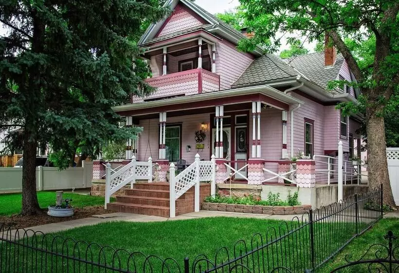 Holden House 1902 Bed & Breakfast Inn