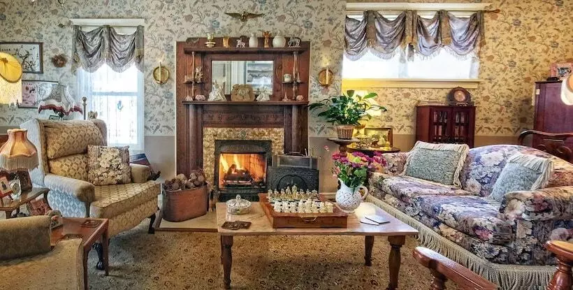 Holden House 1902 Bed & Breakfast Inn