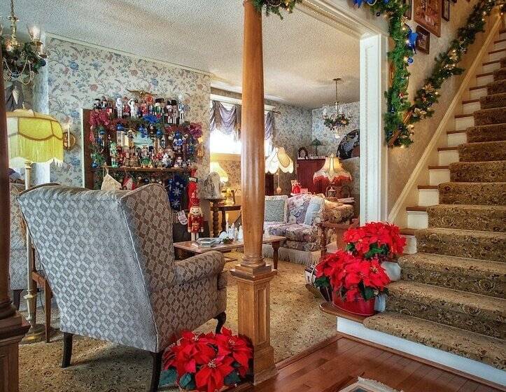 Holden House 1902 Bed & Breakfast Inn