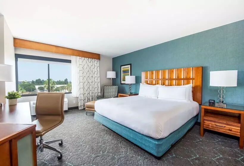 Hotelli Doubletree By Hilton  Carson