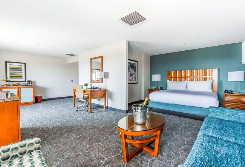 Hotelli Doubletree By Hilton  Carson