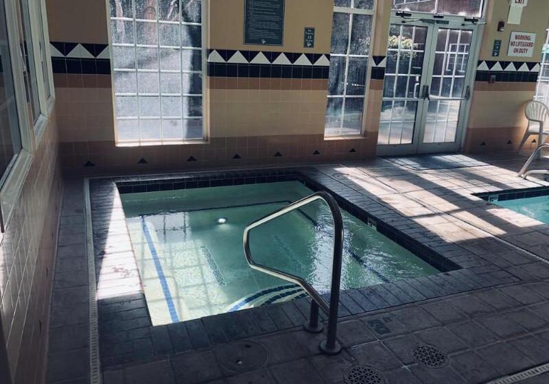 Отель Heathman Lodge