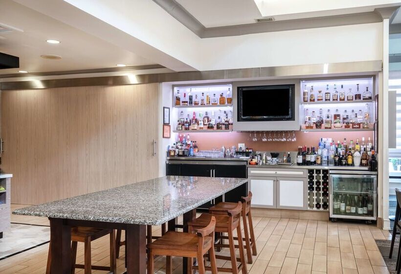 בית מלון כפרי Hilton Garden Inn Louisville East