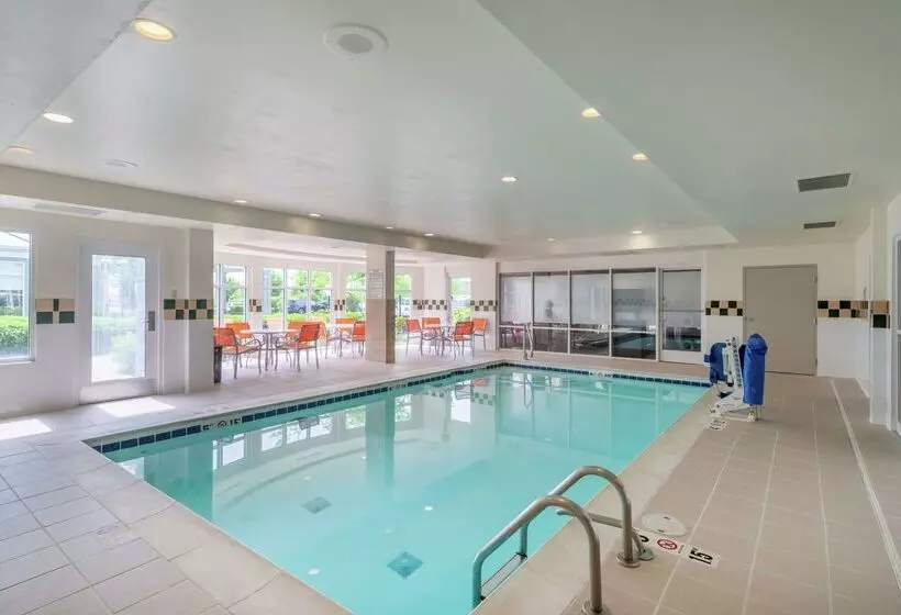 ホテル Hilton Garden Inn Louisville East