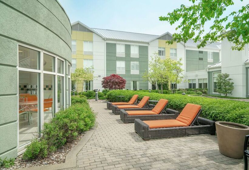 בית מלון כפרי Hilton Garden Inn Louisville East