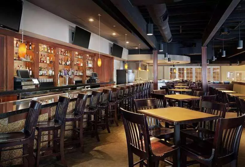 Отель Hilton Jackson