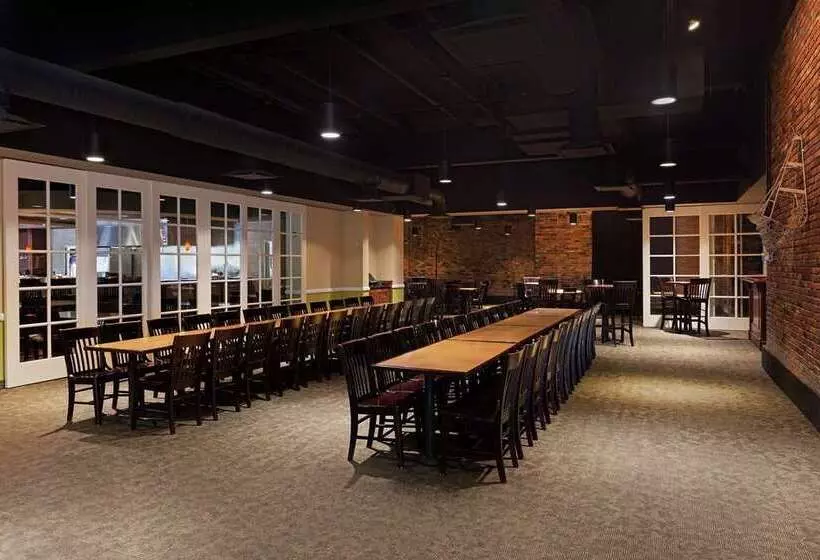 Отель Hilton Jackson