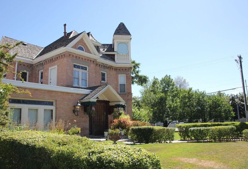 בית מלון כפרי Hines Mansion