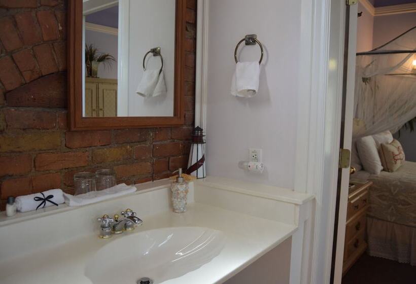 בית מלון כפרי Hines Mansion