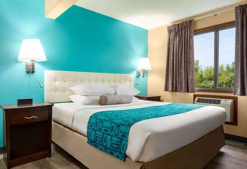 هتل Howard Johnson By Wyndham Waterloo/cedar Falls