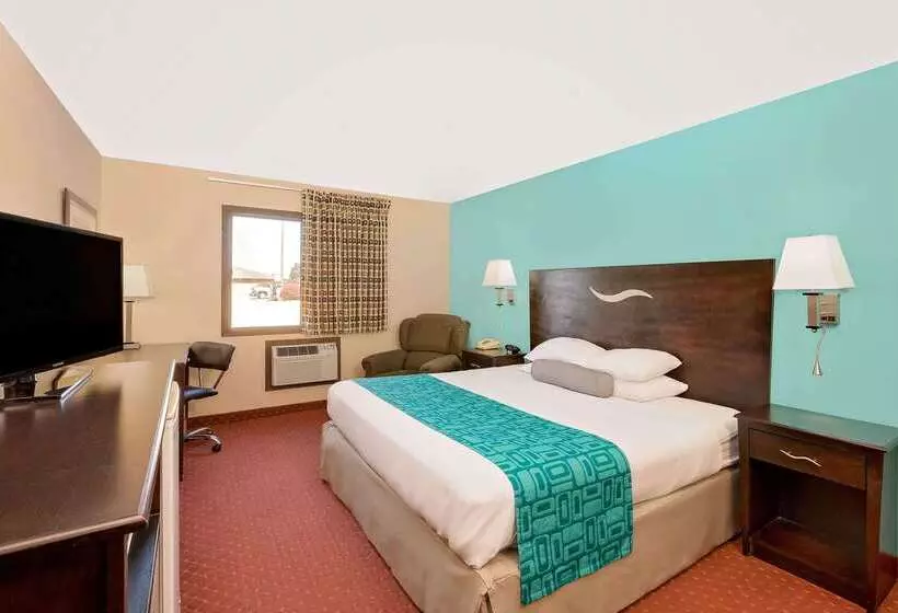 هتل Howard Johnson By Wyndham Waterloo/cedar Falls