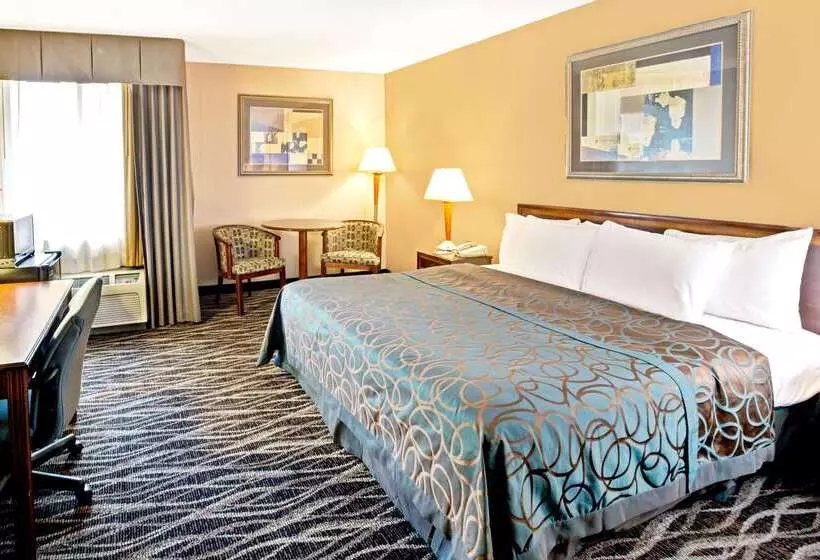 هتل Ramada By Wyndham Statesville