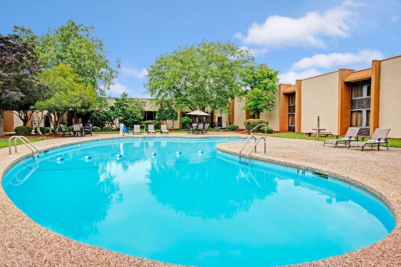 فندق Ramada By Wyndham Statesville