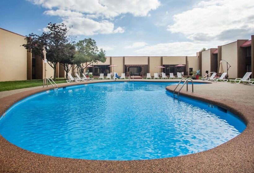 فندق Ramada By Wyndham Statesville