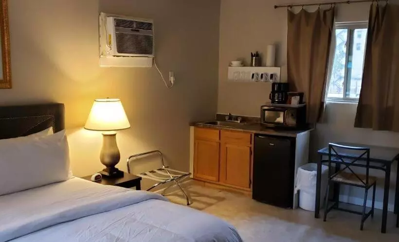 モーテル The Happy Hollow