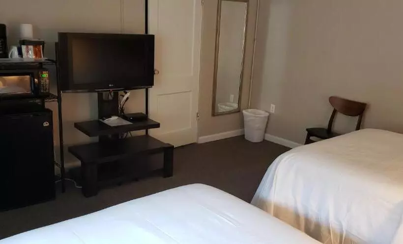 モーテル The Happy Hollow