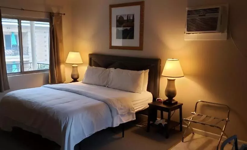 モーテル The Happy Hollow