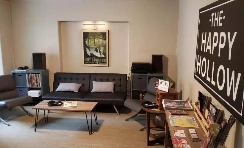 モーテル The Happy Hollow