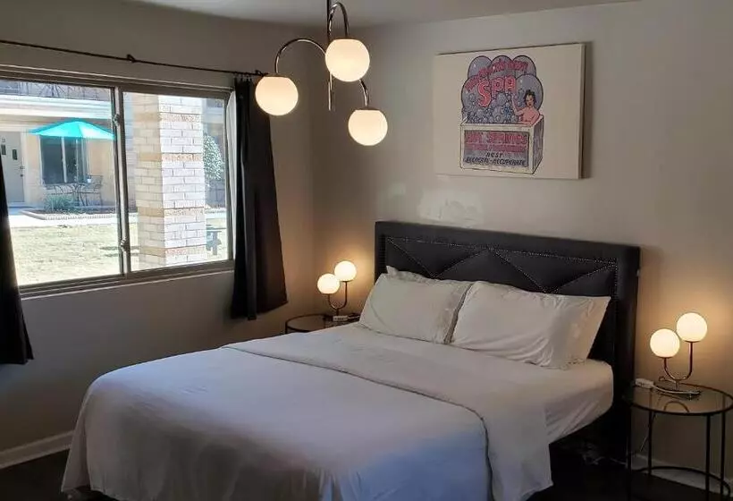 モーテル The Happy Hollow