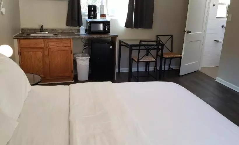 モーテル The Happy Hollow