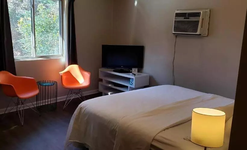 モーテル The Happy Hollow