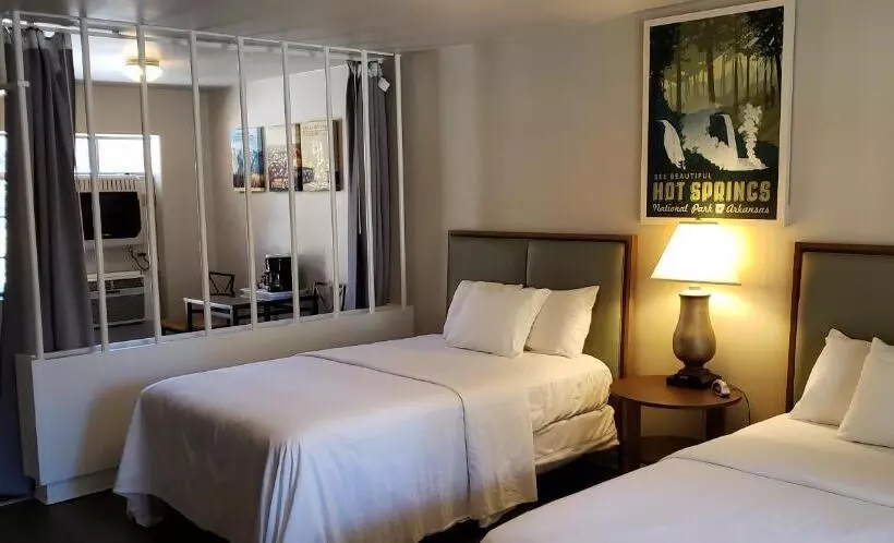 モーテル The Happy Hollow