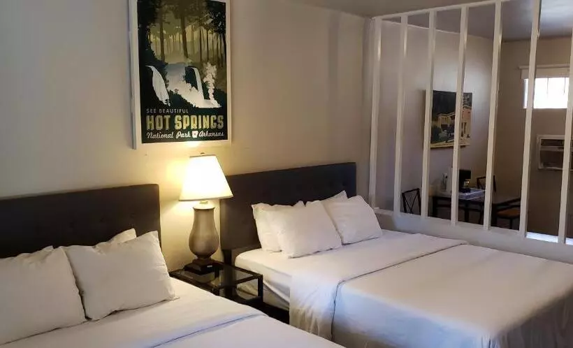 モーテル The Happy Hollow