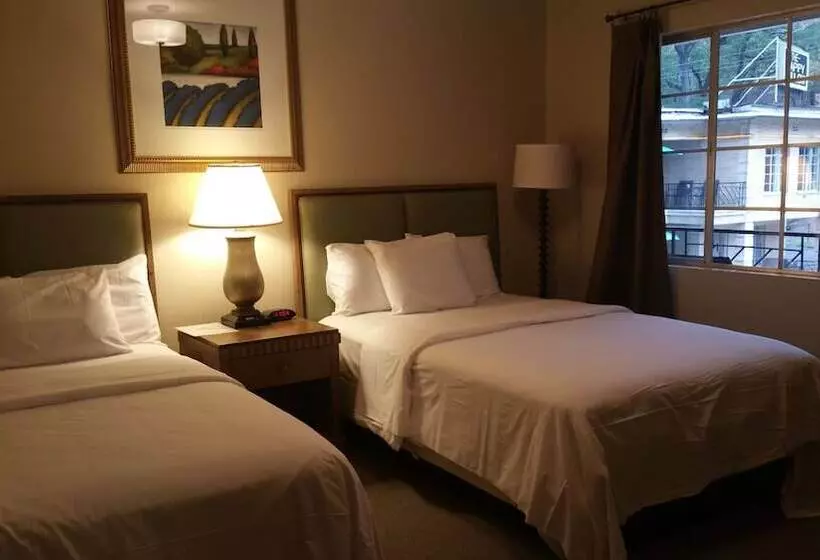 モーテル The Happy Hollow