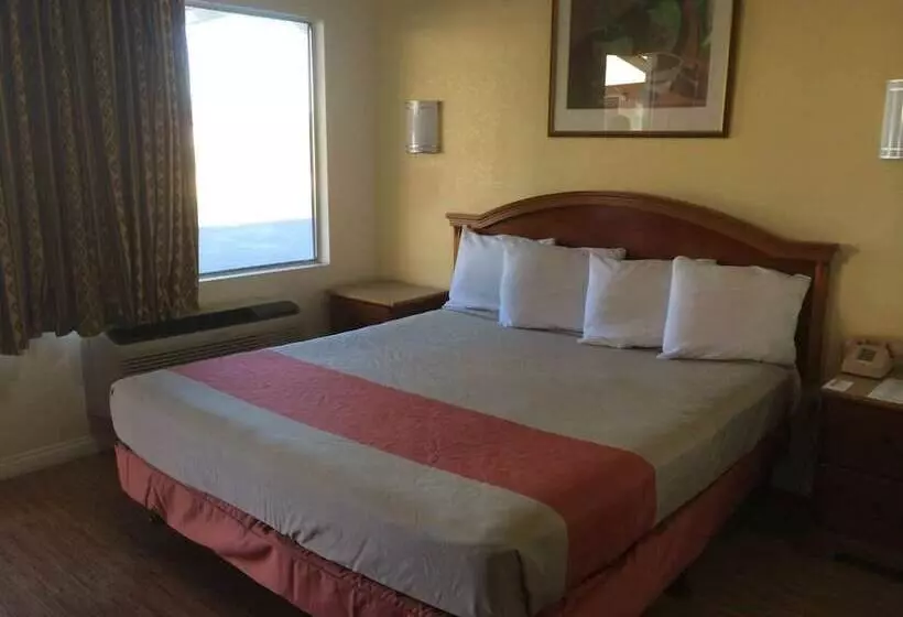 מוטל Vagabond Inn Hemet