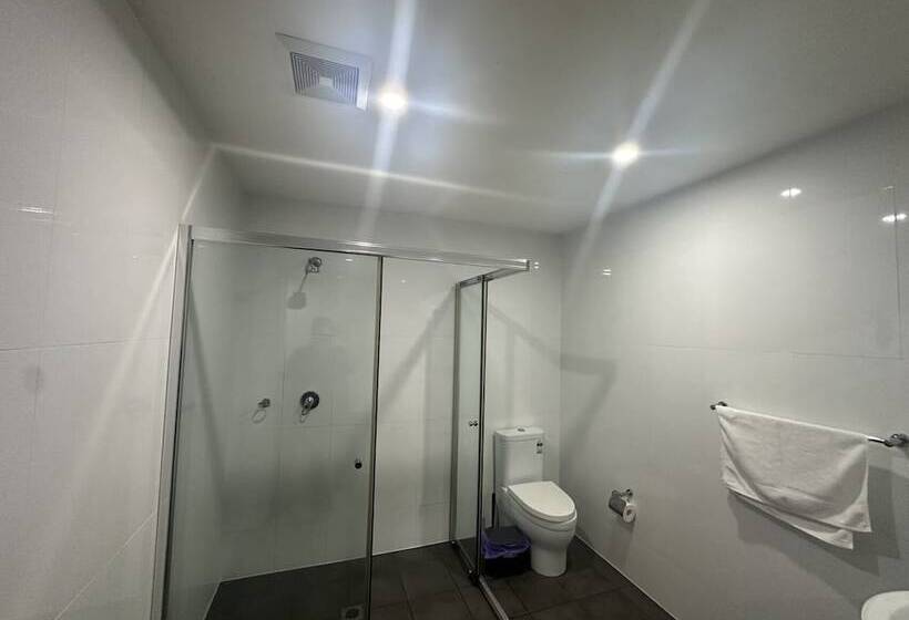 Warrick Fram 3 Beds Apt Free Parking Walk To Westfield Close To Hospital Nwf003