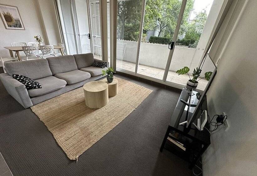 Warrick Fram 3 Beds Apt Free Parking Walk To Westfield Close To Hospital Nwf003