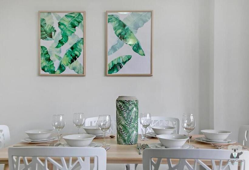 Warrick Fram 3 Beds Apt Free Parking Walk To Westfield Close To Hospital Nwf003