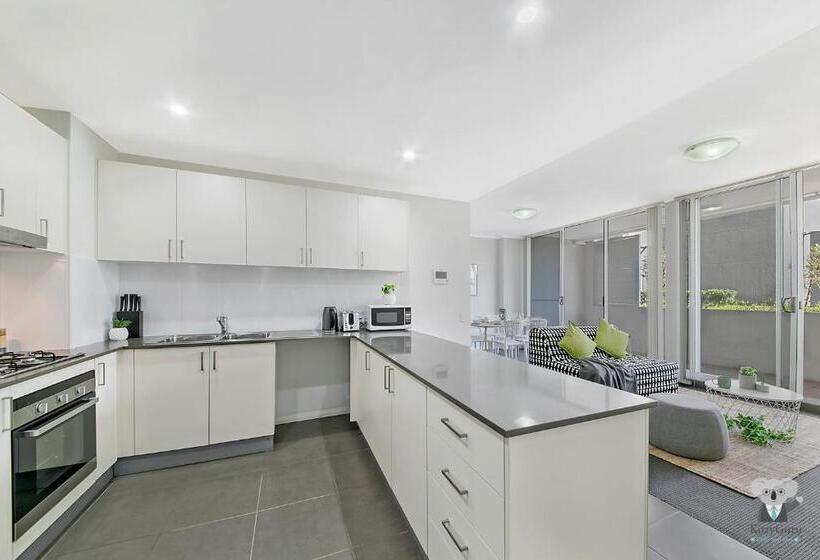 Warrick Fram 3 Beds Apt Free Parking Walk To Westfield Close To Hospital Nwf003