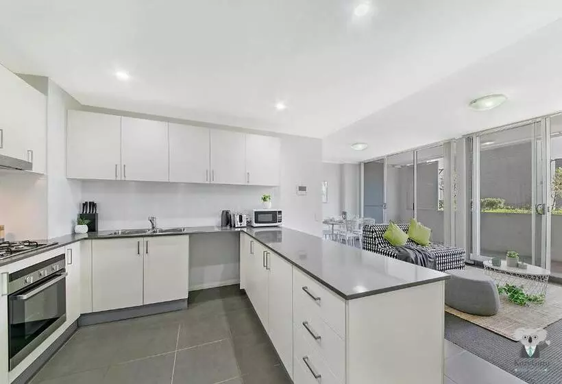 Warrick Fram 3 Beds Apt Free Parking Walk To Westfield Close To Hospital Nwf003