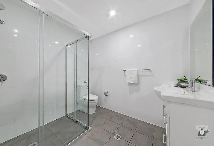 Warrick Fram 3 Beds Apt Free Parking Walk To Westfield Close To Hospital Nwf003