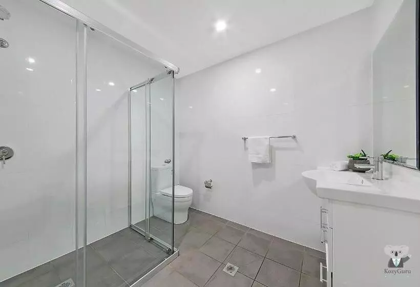 Warrick Fram 3 Beds Apt Free Parking Walk To Westfield Close To Hospital Nwf003