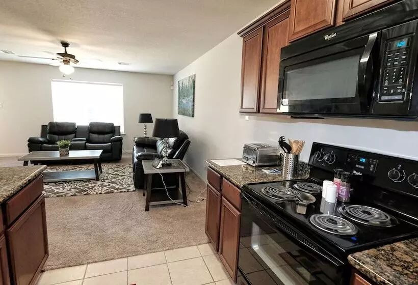 3bdrm 2bath 5beds   Iah Airport, Humble