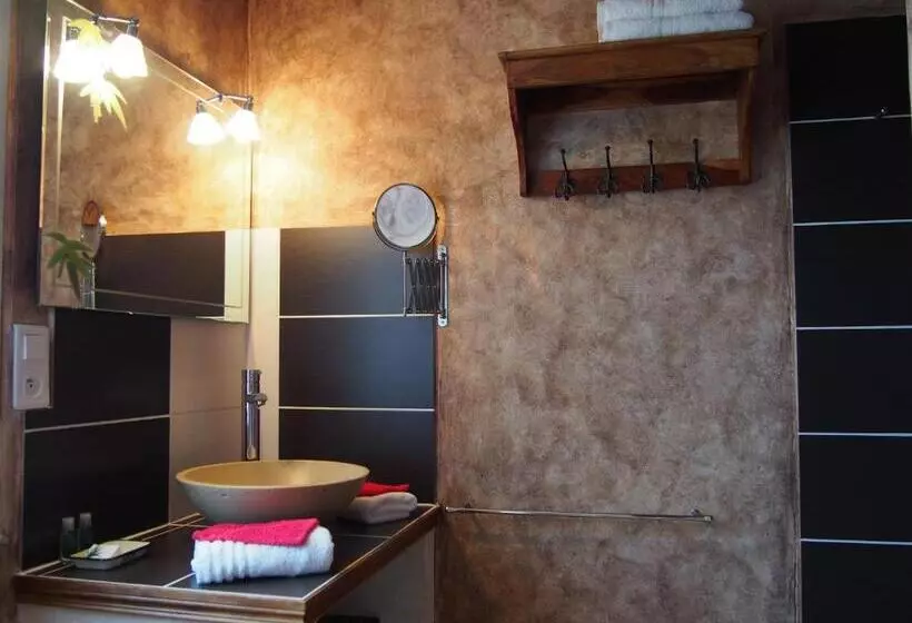 ベッドアンドブレックファースト Clos Des Lavandes   Chambres Et Suites De Charme Climatisées Luberon