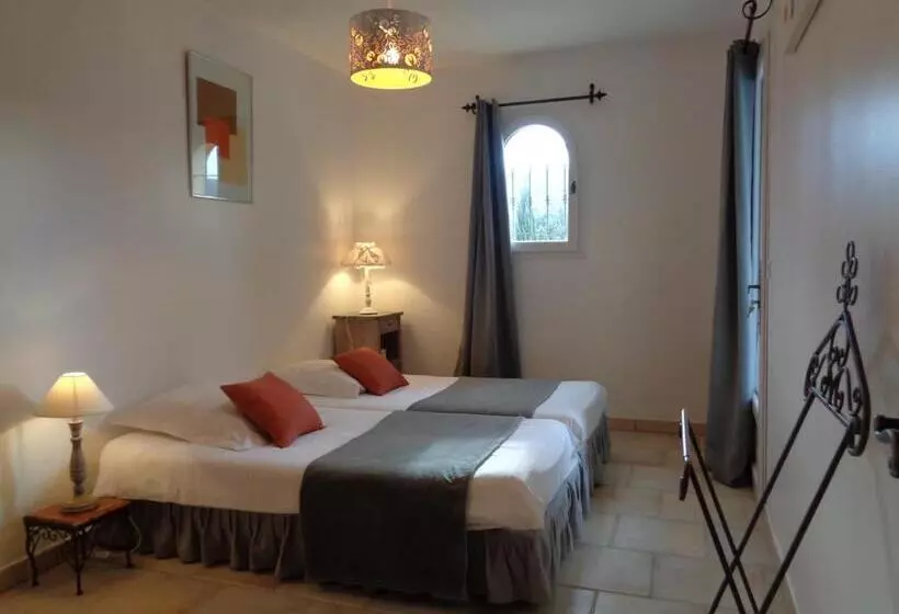 ベッドアンドブレックファースト Clos Des Lavandes   Chambres Et Suites De Charme Climatisées Luberon