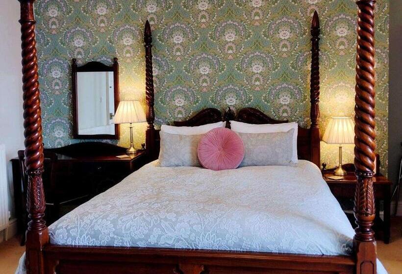 فندق Chough S Nest