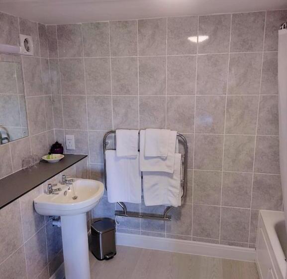 فندق Chough S Nest