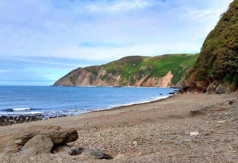 فندق Chough S Nest