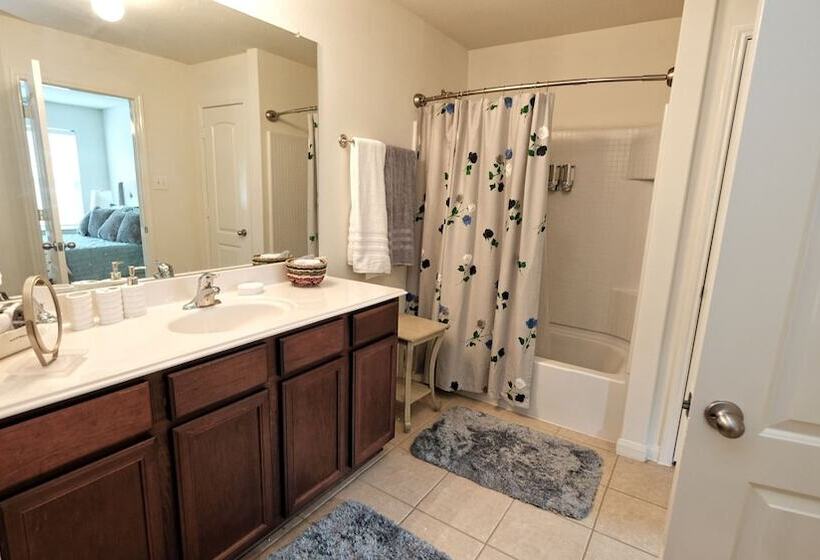 3bdrm 2bath 5beds Iah Airport, Humble