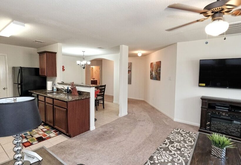 3bdrm 2bath 5beds Iah Airport, Humble