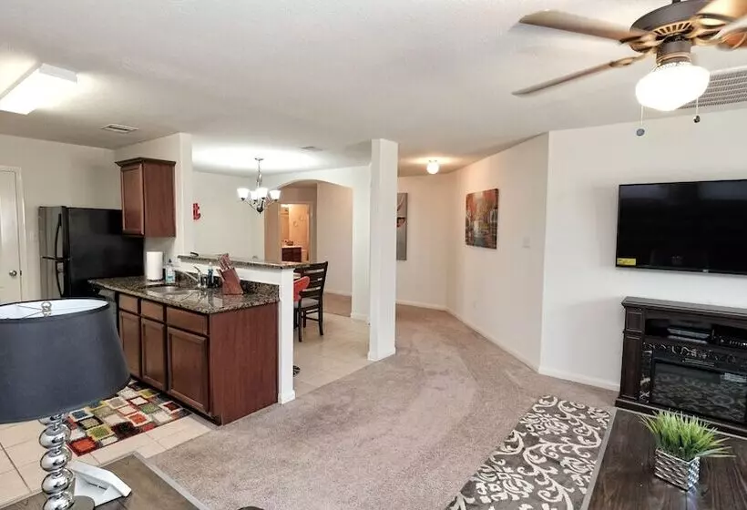 3bdrm 2bath 5beds   Iah Airport, Humble