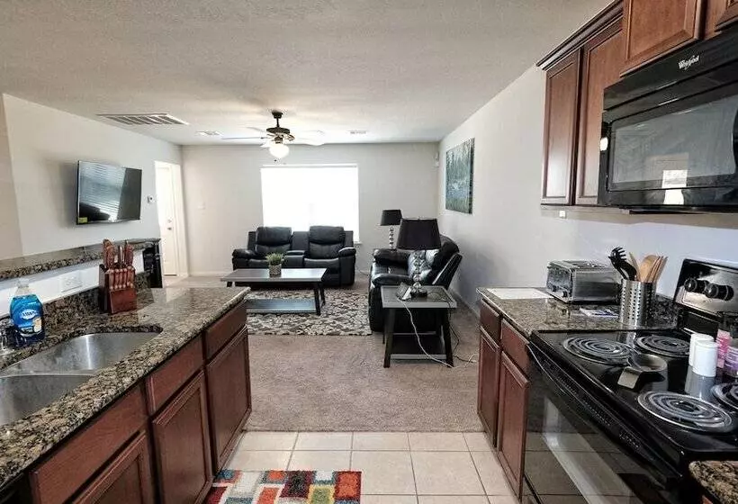 3bdrm 2bath 5beds   Iah Airport, Humble