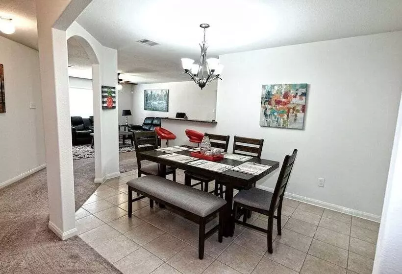 3bdrm 2bath 5beds   Iah Airport, Humble