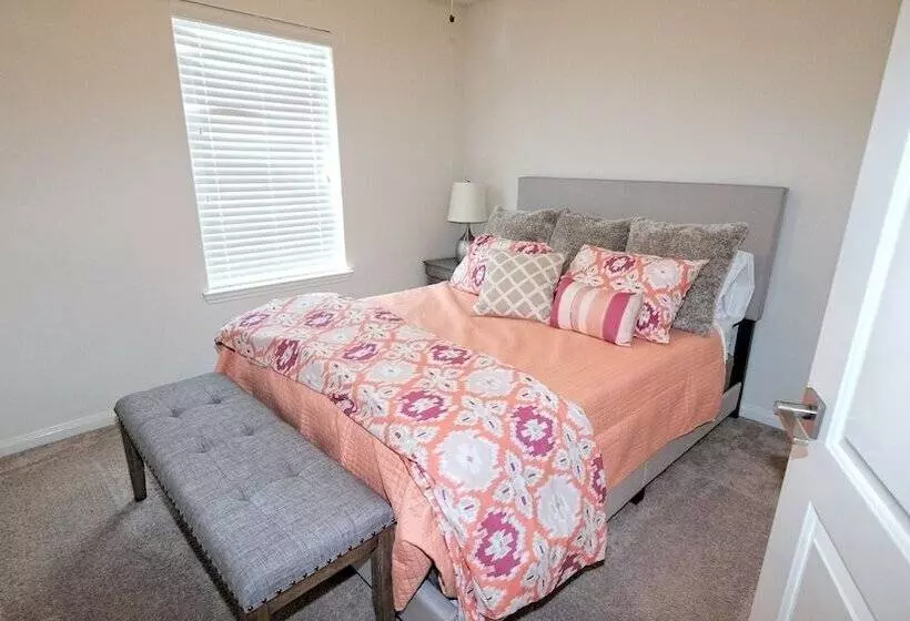 3bdrm 2bath 5beds   Iah Airport, Humble