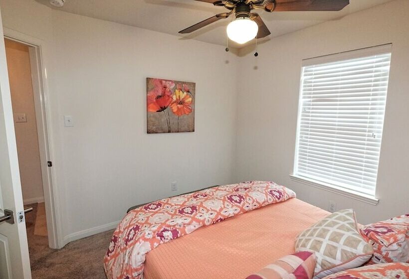 3bdrm 2bath 5beds Iah Airport, Humble